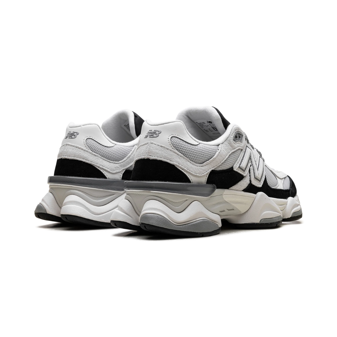 New Balance 9060 Grey Jet Black – ikonické chunky sneakers s komfortní ABZORB technologií a moderním Y2K designem. Rychlé doručení po celé EU.