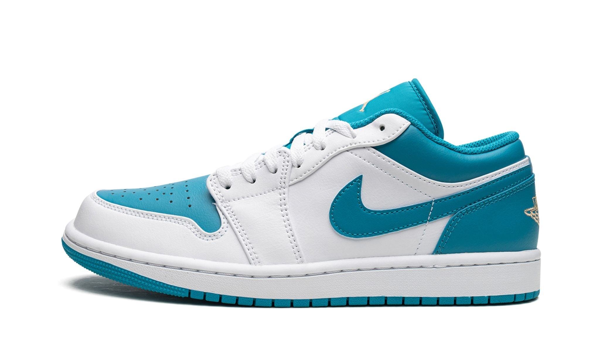 Obuv Air Jordan 1 Low Aquatone - SneakerDefinition