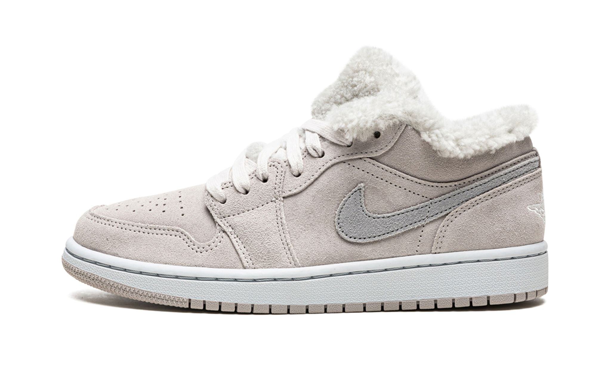 Obuv Air Jordan 1 Low SE Sherpa Fleece - SneakerDefinition