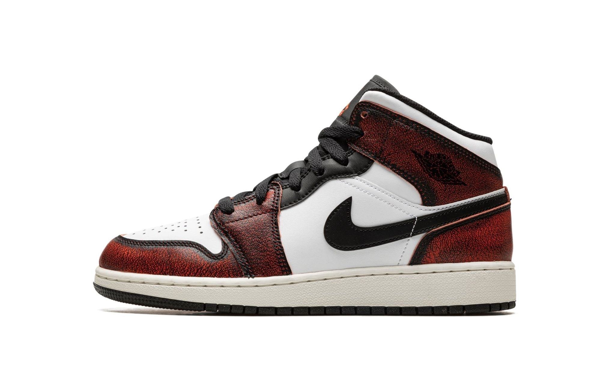 Obuv Air Jordan 1 Mid SE Wear-Away Chicago (GS) - SneakerDefinition