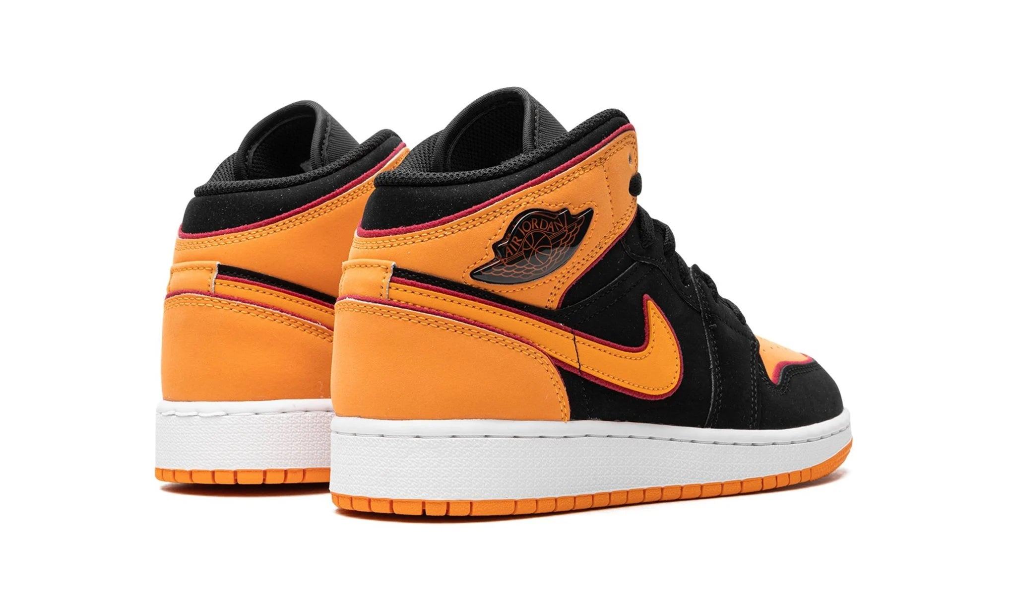 Obuv Jordan 1 Mid SE Black Vivid Orange (GS) - SneakerDefinition