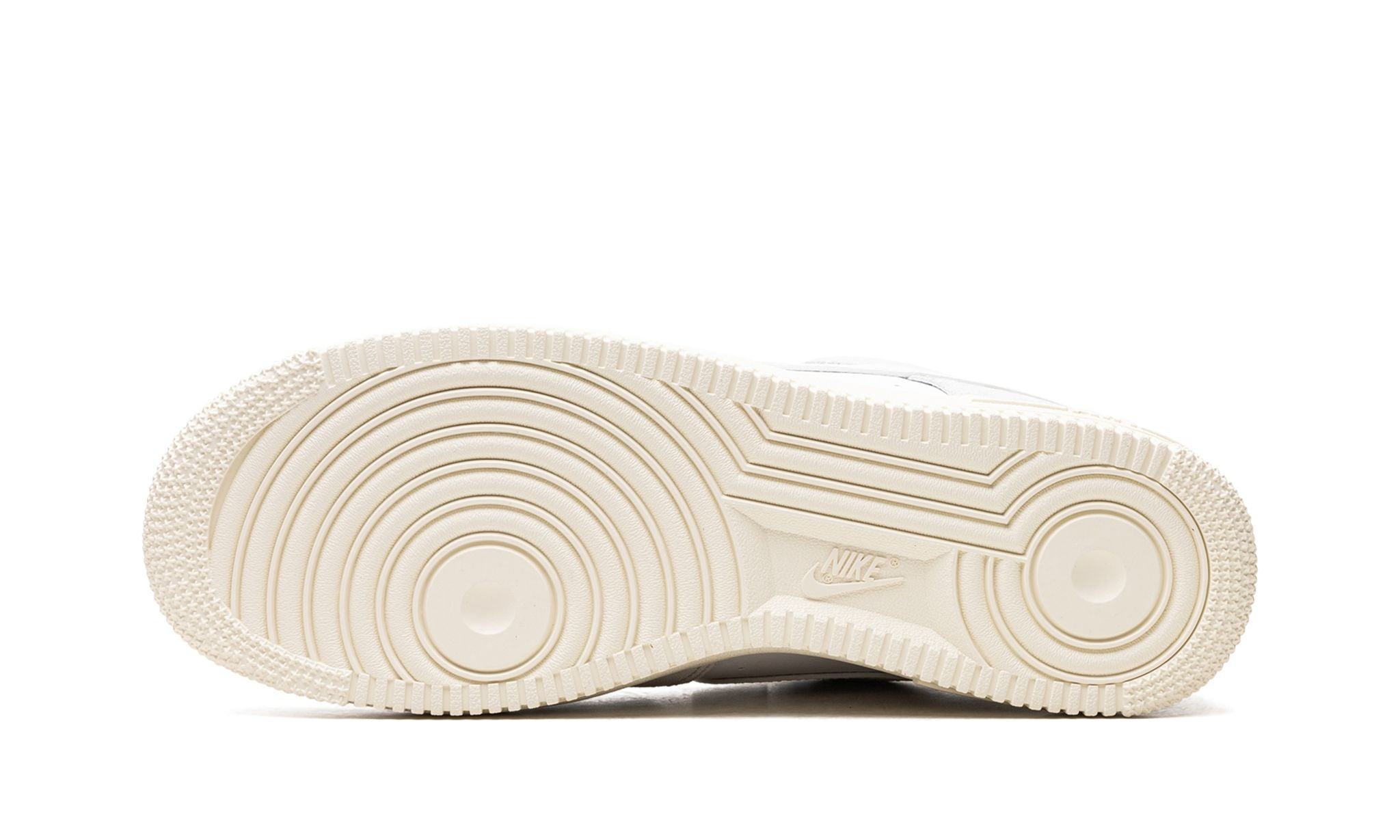 Obuv Nike Air Force 1 Low Platinum Tint - SneakerDefinition