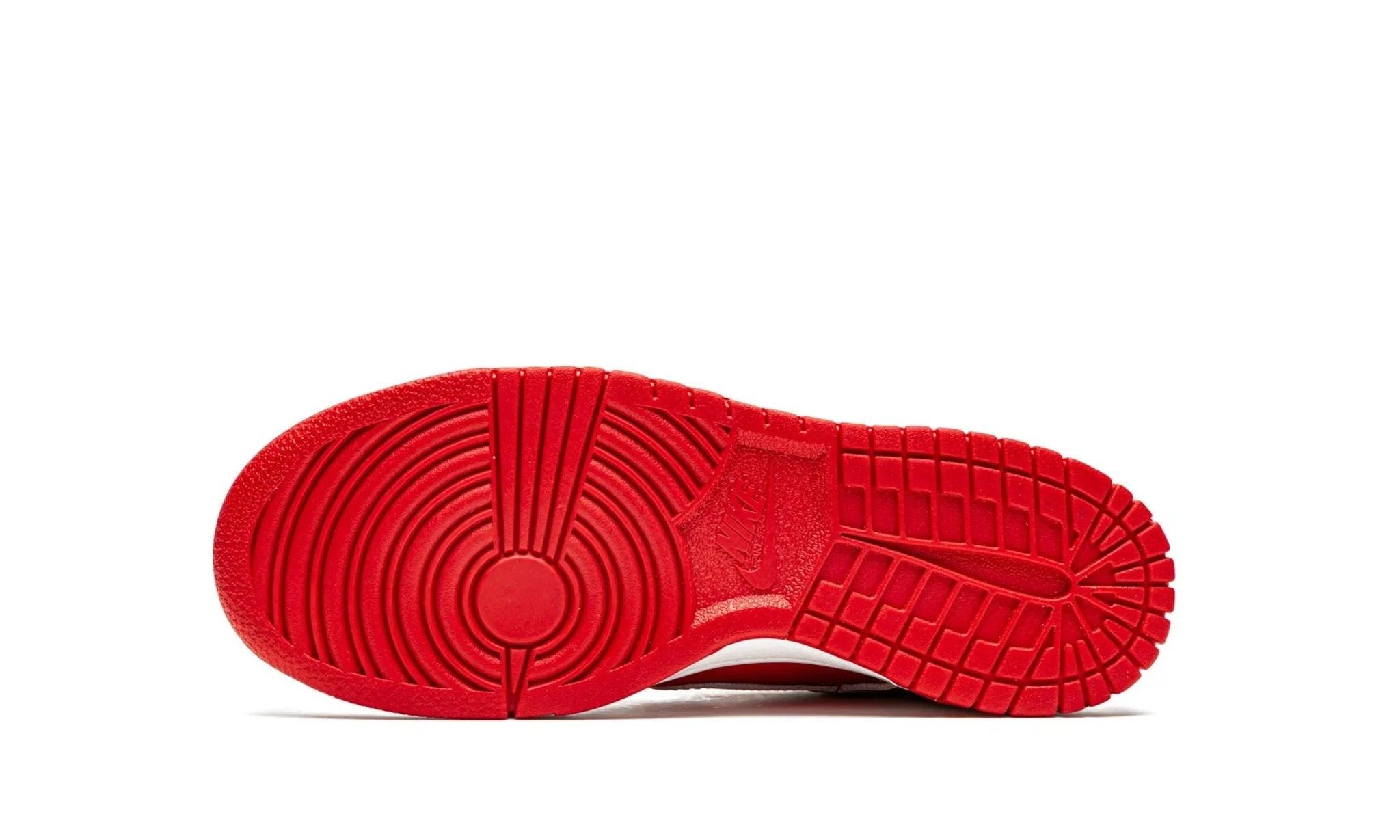Obuv Nike Dunk Low Championship Red (GS) - SneakerDefinition