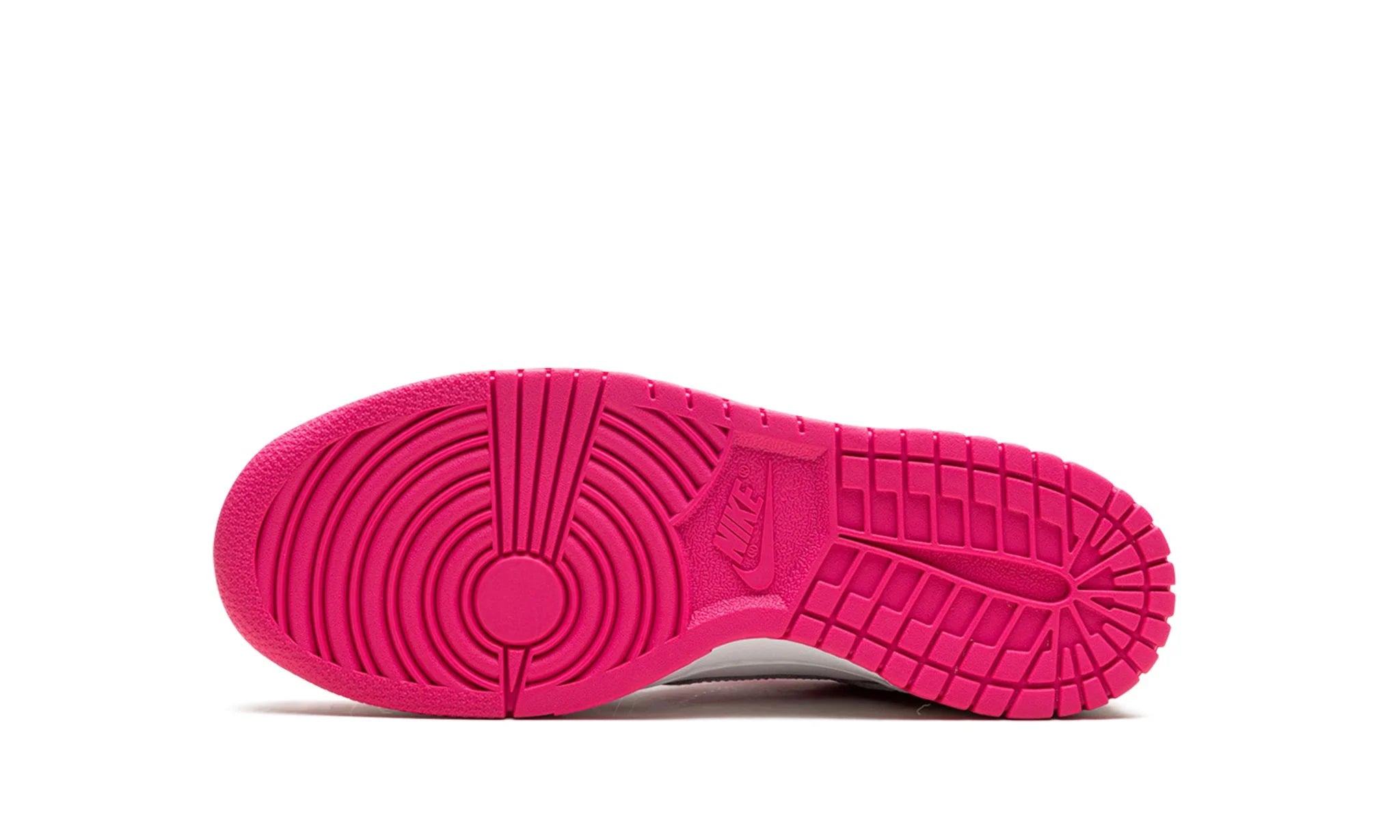 Obuv Nike Dunk Low Laser Fuchsia (GS) - SneakerDefinition