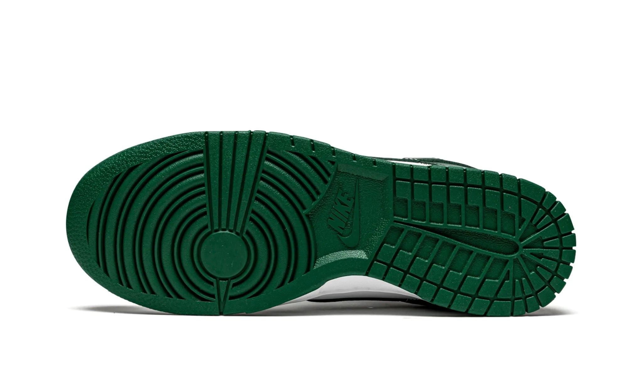 Obuv Nike Dunk Low Michigan State - SneakerDefinition