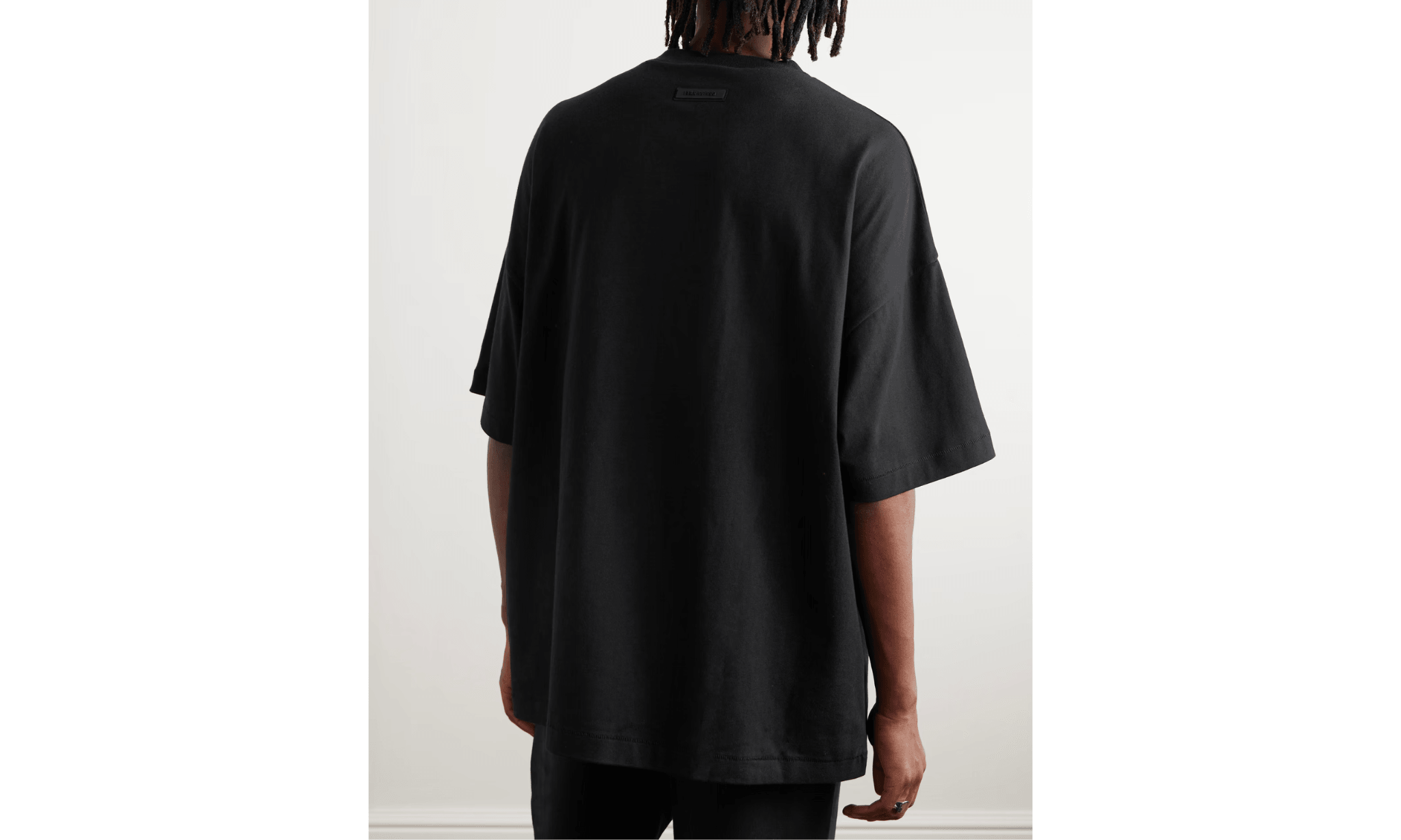 Tričko Fear Of God Essentials Logo-Appliquéd T-Shirt Jet Black - SneakerDefinition